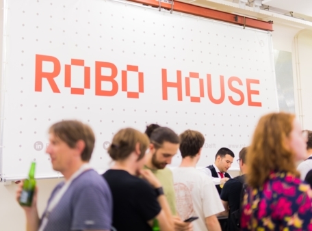 RoboCafé – LeRobot: Democratizing Real-World Physical AI